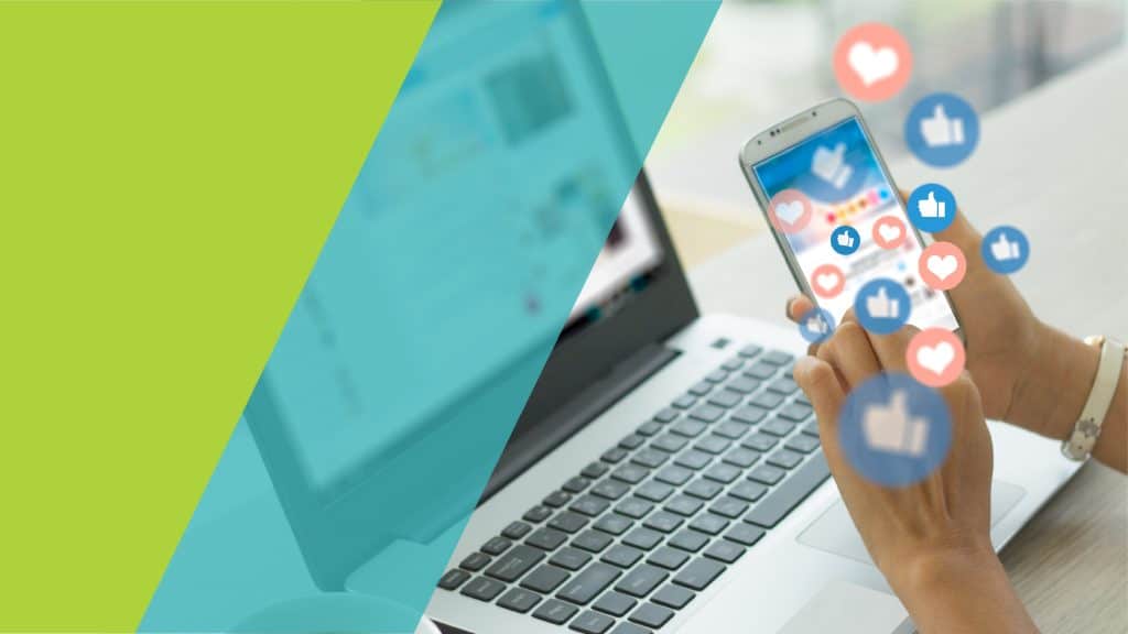 Une personne utilise son téléphone portable avec des icônes de "j'aime" et de cœurs flottant autour, tandis qu'un ordinateur portable est visible en arrière-plan.